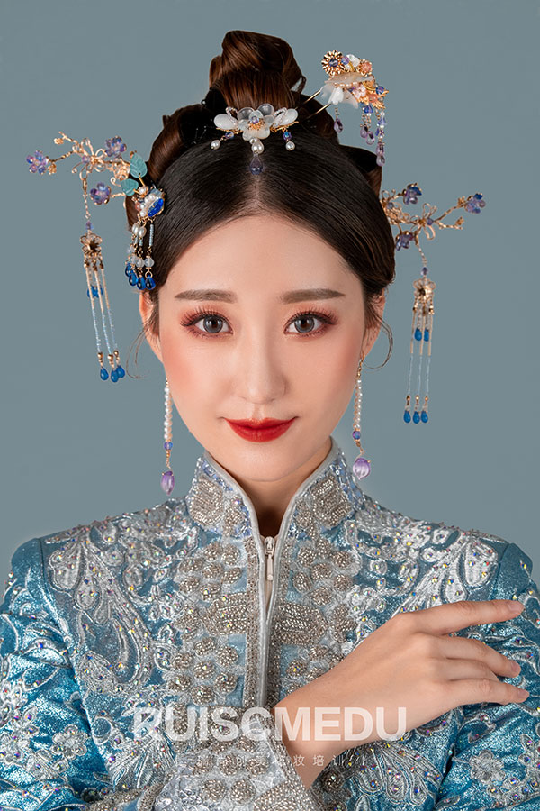 學(xué)彩妝